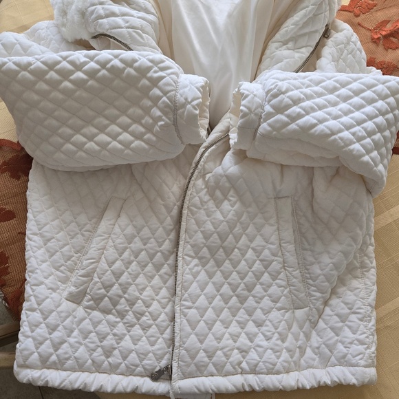 Womens size XS white jacket with hood. - Picture 4 of 13